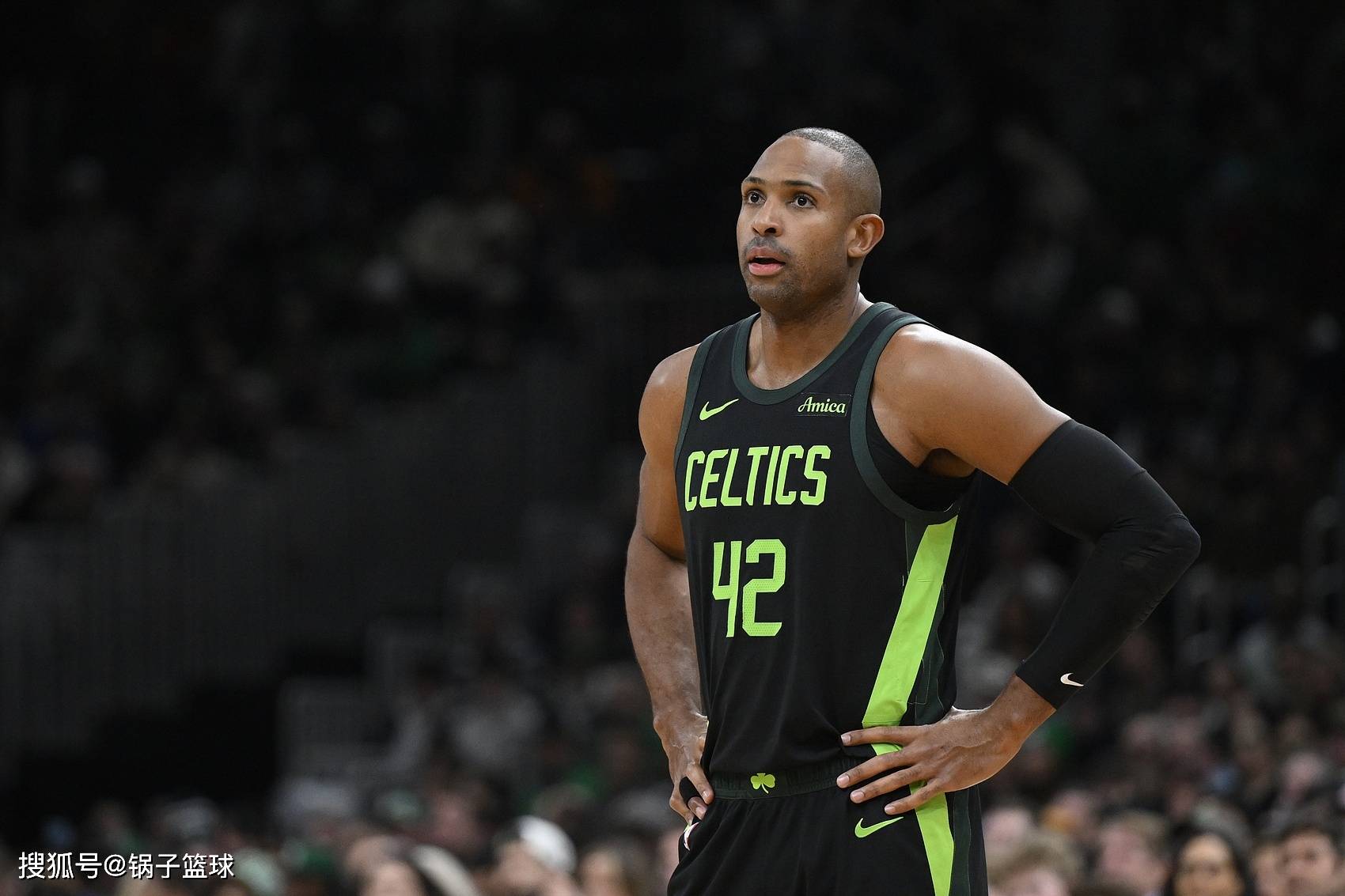 窗口期金州勇士调整名单以备全明星赛，内部沟通环节打磨，话题不断，临场指挥获称赞(勇士库明加续约合同曝光)